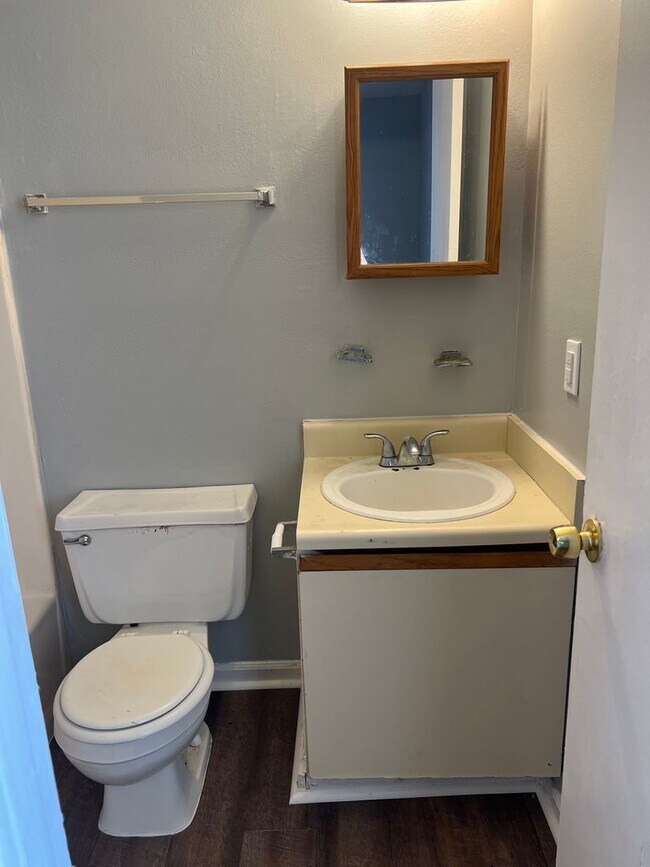 Building Photo - 300 Carriage Ln