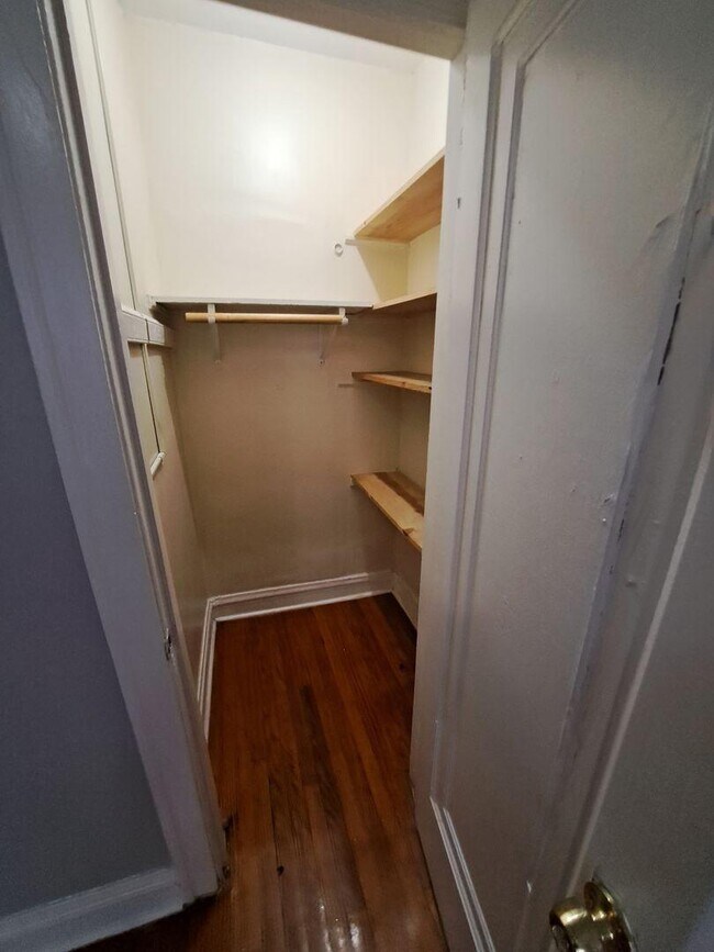 Building Photo - 3 bedroom in Chicago IL 60649