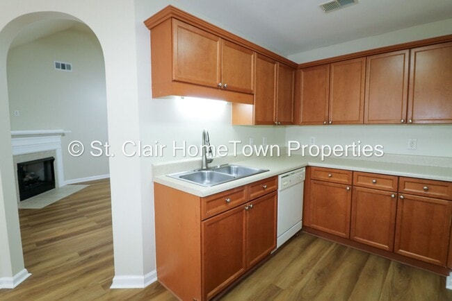 Building Photo - Family Home in Fox Hollow