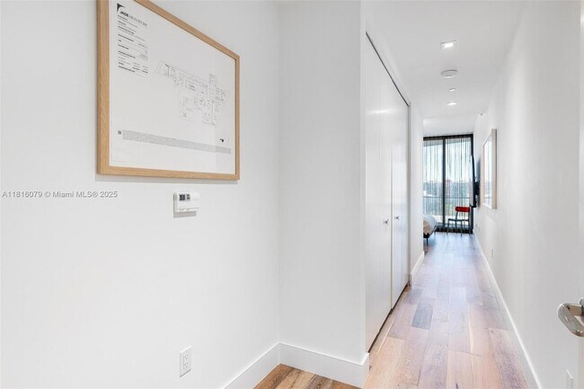 Building Photo - 16901 Collins Ave