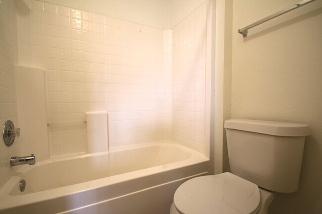 Building Photo - Upgraded 3BR Home | Granite Kitchen, High Ceilings & Gated Backyard | Minutes to Downtown Fort Worth