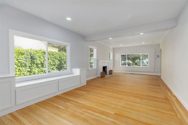 Building Photo - Beautiful Historic Home Meets Modern Luxury in San Leandro