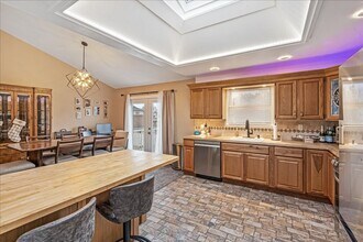 Building Photo - Immaculate 3 Bedroom & 2 Bathroom