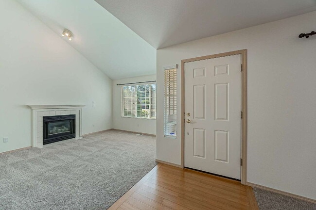 Building Photo - **NO SHOWINGS AT THIS TIME. WE HAVE A PEND...