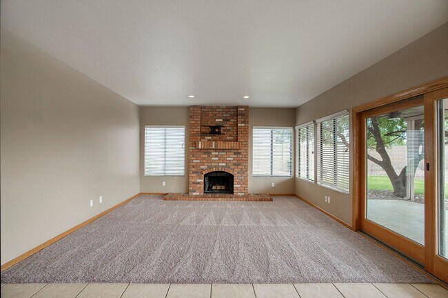 Building Photo - Spacious Tempe 4 bedroom