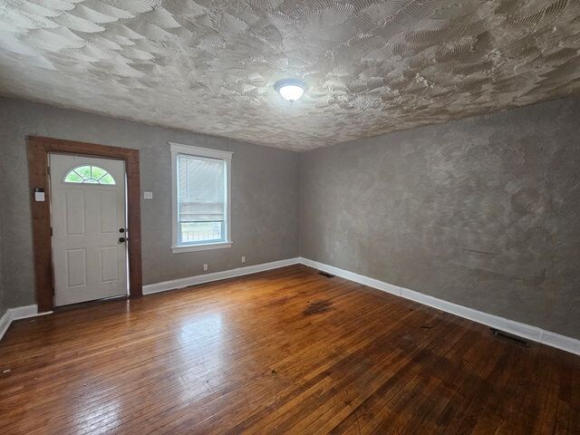 Building Photo - 2144 Cherry Ave