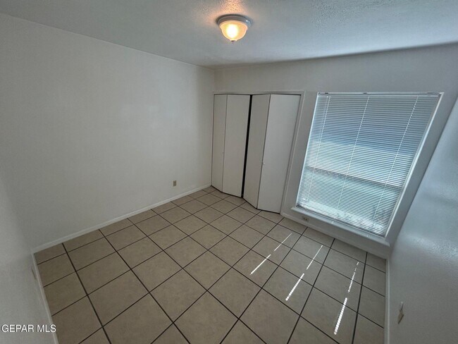 Building Photo - 3601 Okeefe Dr