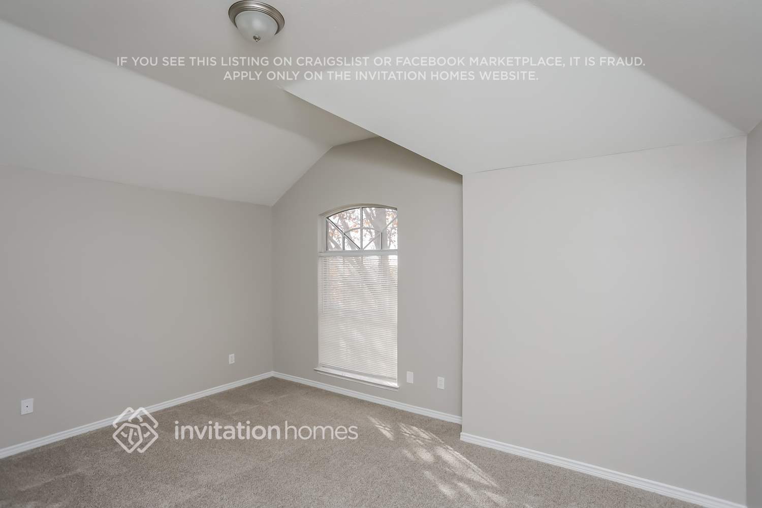 Building Photo - 2404 Manchester Dr