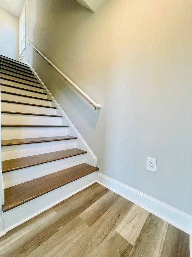 Building Photo - Adorable 2bd/2.5ba cottage in downtown Aynor - Ready for move in!!