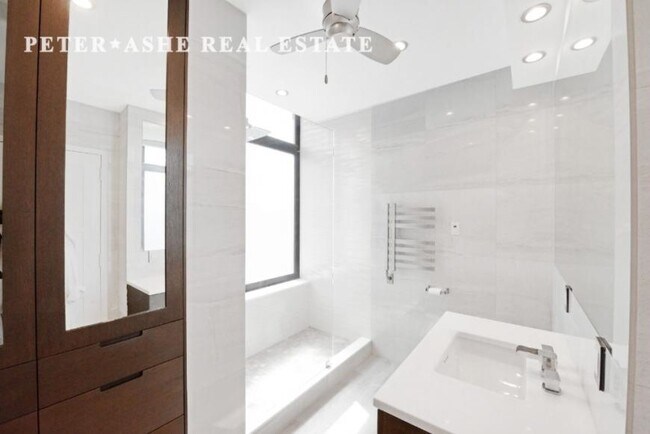 Building Photo - 2 bedroom in New York NY 10021