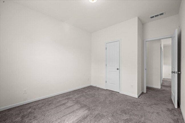 Building Photo - 1407 Red Hill Dr