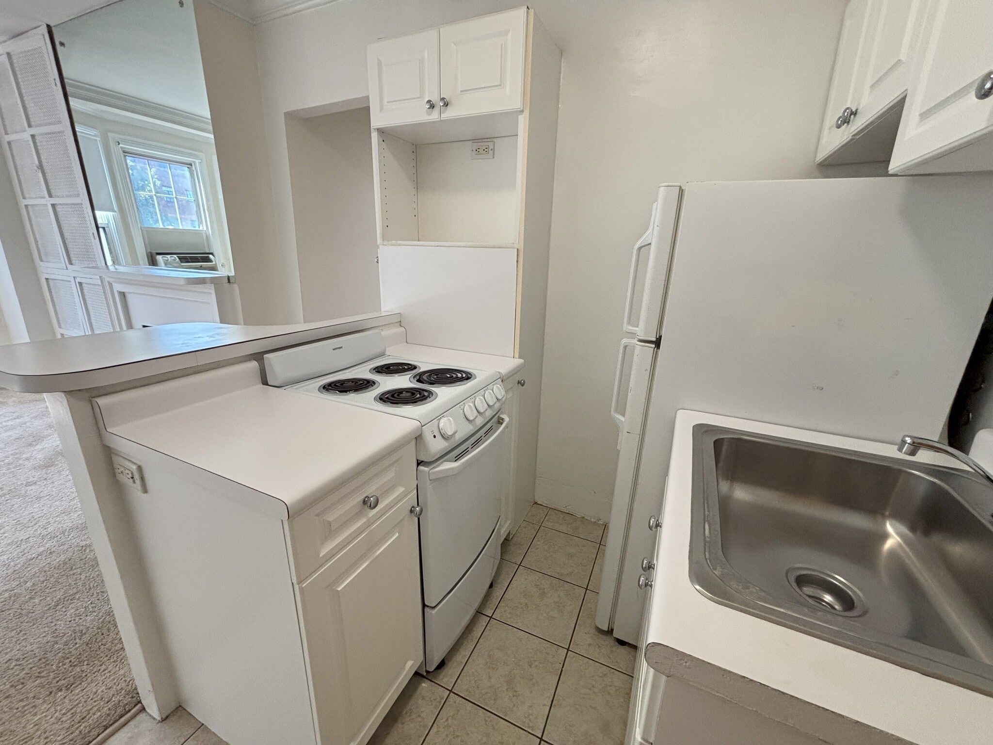 Building Photo - 1243 Beacon St