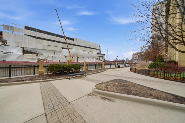 Building Photo - 720 N Larrabee St