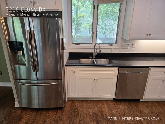 Building Photo - 3216 Cluny Dr