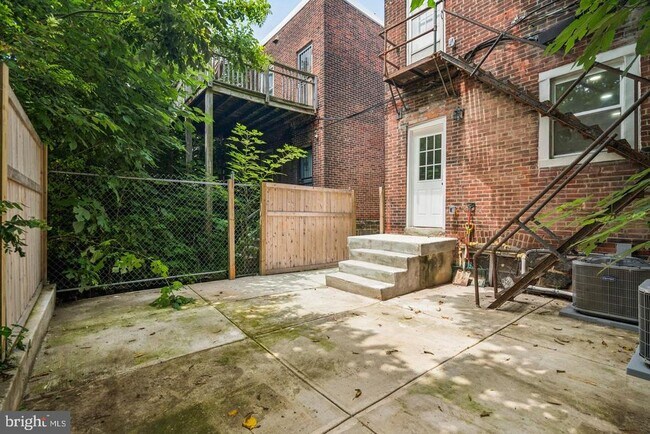 Building Photo - 4824 Sansom St