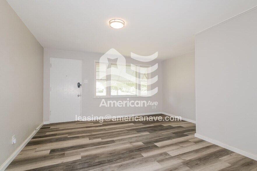 Building Photo - 4424 S 39th St