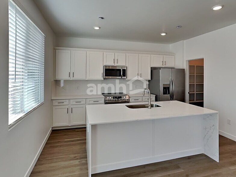 Building Photo - 13144 N Serenity Vly Dr