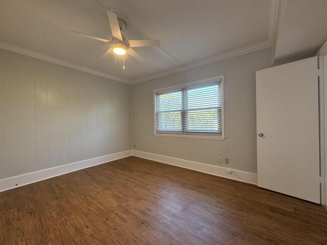 Building Photo - 303 3rd St