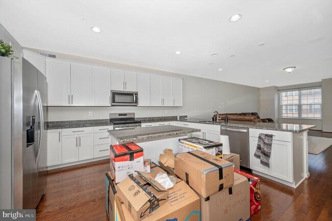 Building Photo - 7780 Dagny Wy