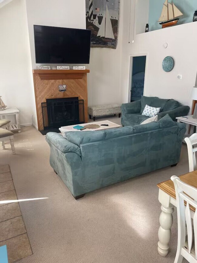 Building Photo - 4 Bedroom 2.5 Bath Home in Nags Head