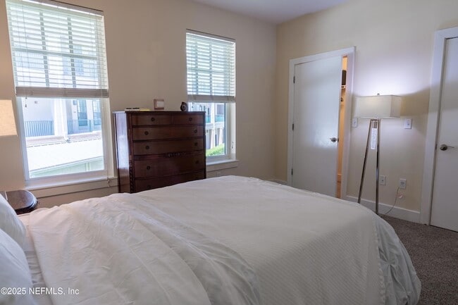 Building Photo - 1661 Riverside Ave