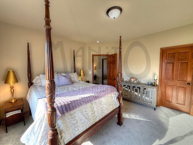 Building Photo - Stunning River Ridge Home With Spectacular Views