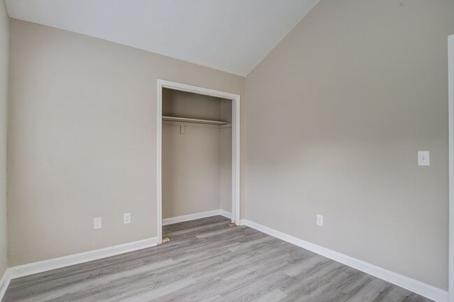 Building Photo - 9621 N Cardinal Dr