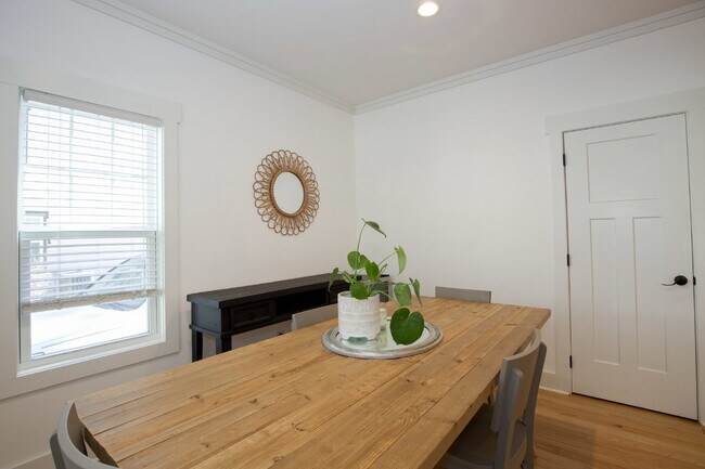 Building Photo - Charming Cottage in DOWNTOWN Southern Pines