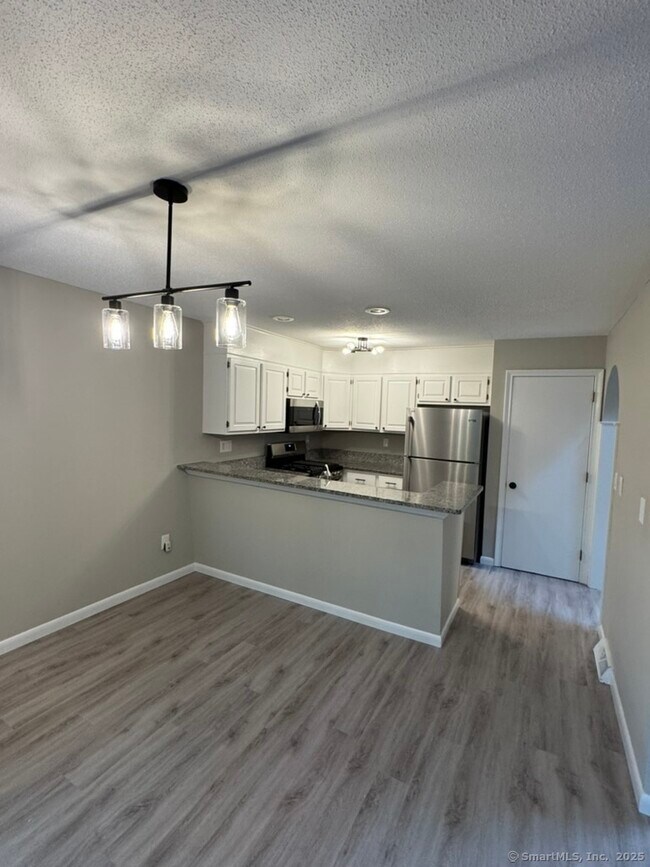 Building Photo - 42 Uplands Way