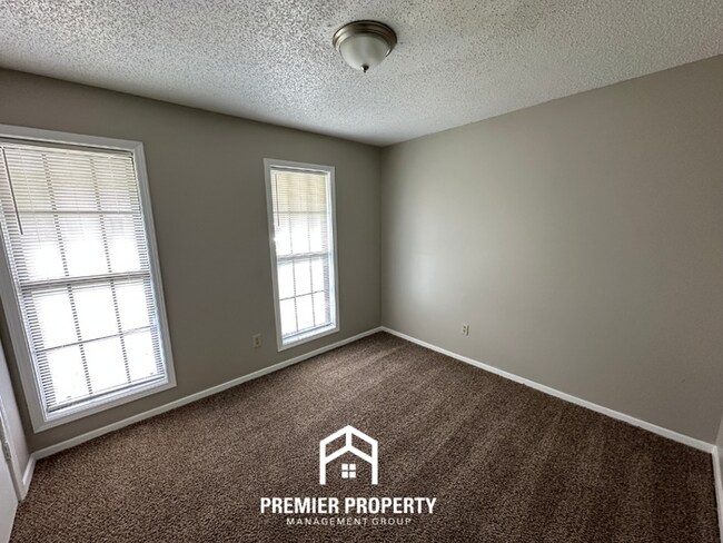 Building Photo - Charming 3BR/2BA in Country Brook | Vaulted Ceilings, Fireplace & Fenced Yard
