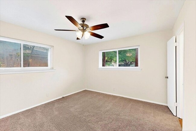 Building Photo - 3632 Venice Dr