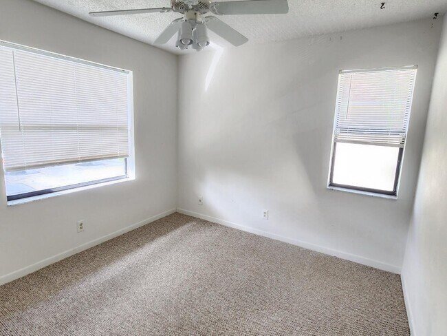 Building Photo - 7149 Golf Colony Ct