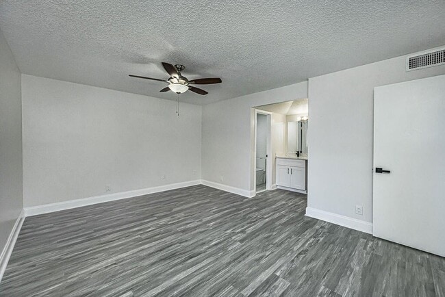 Building Photo - 829 Camino Rd