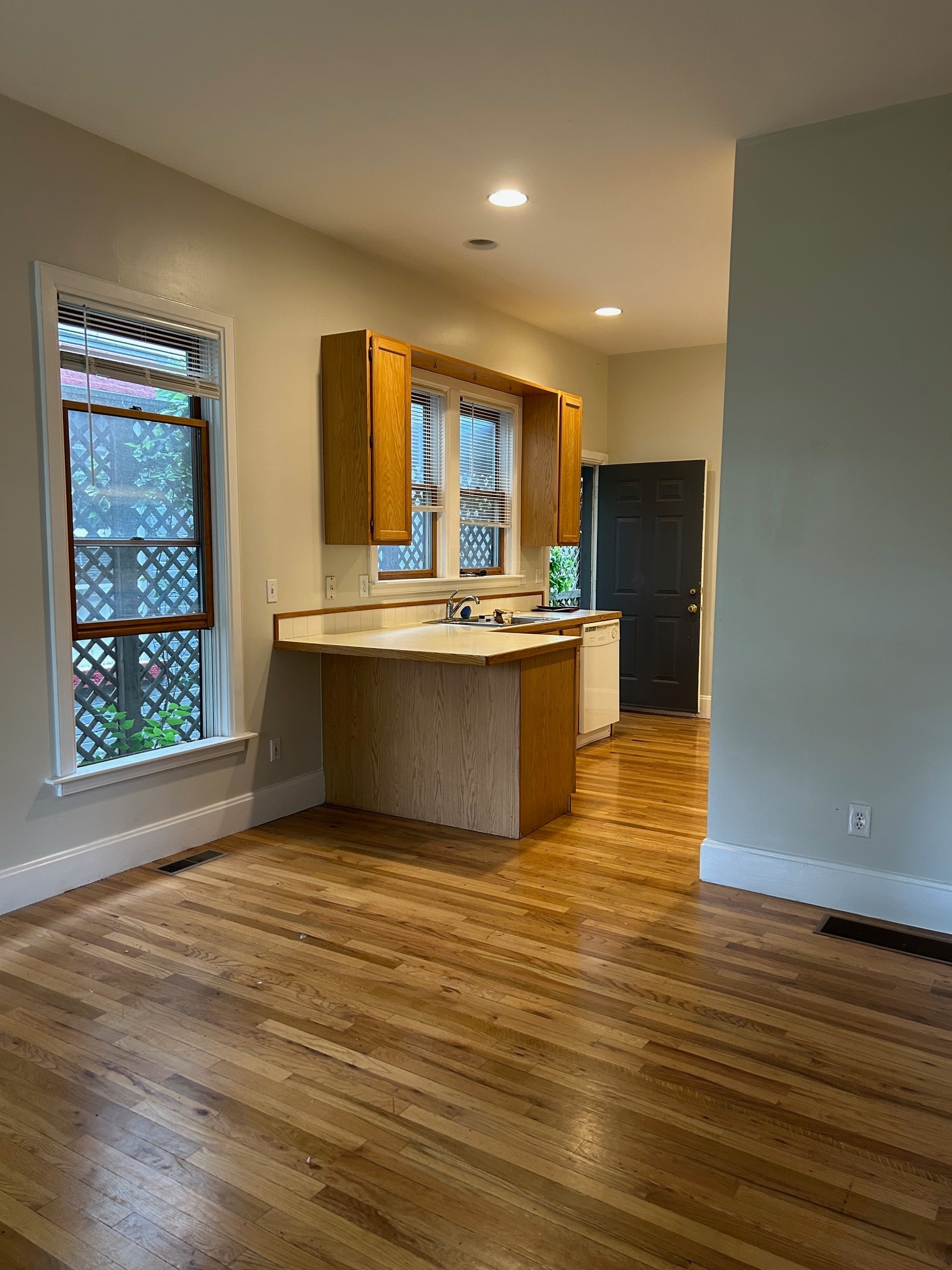 Building Photo - 603 Mathews St