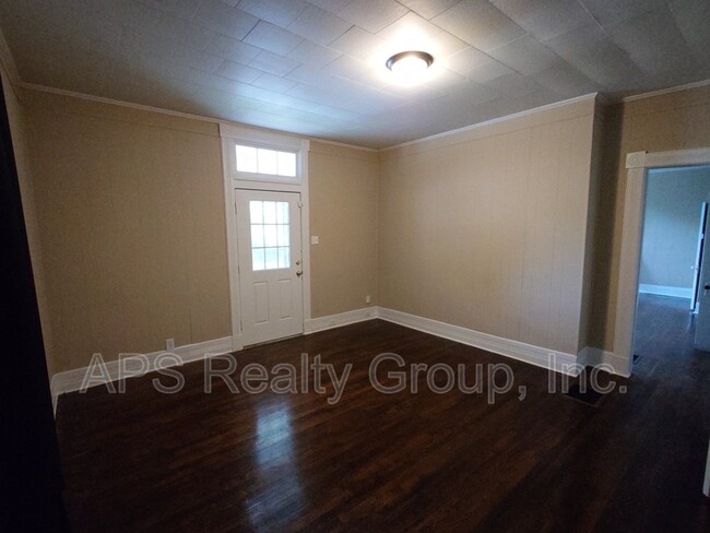 Building Photo - 301 N Spring St