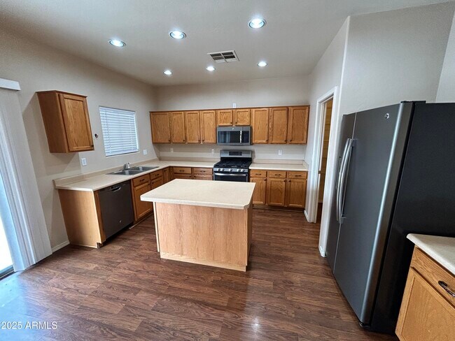 Building Photo - 16837 W Carmen Dr