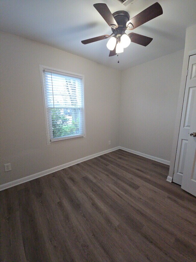 Building Photo - 981 Olympia Dr