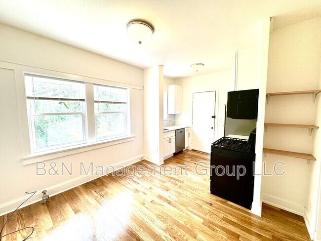 Building Photo - 1065 W Dakin St