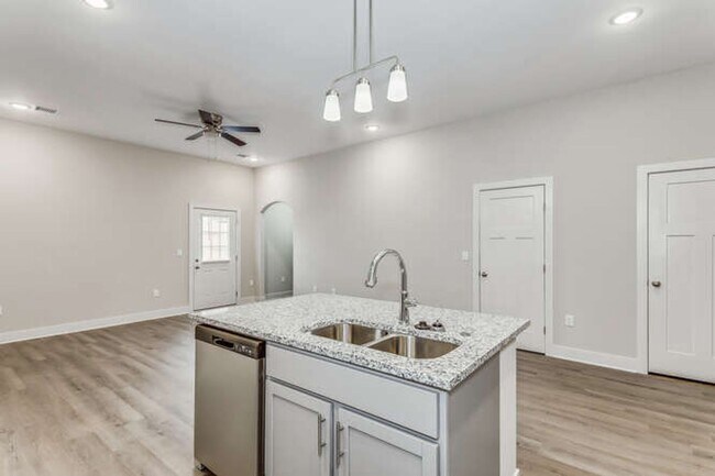 Building Photo - Gorgeous Town Home with Garage & Fenced Ya...