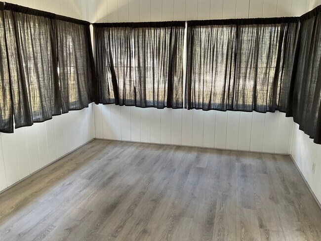 Building Photo - Lake view is quiet