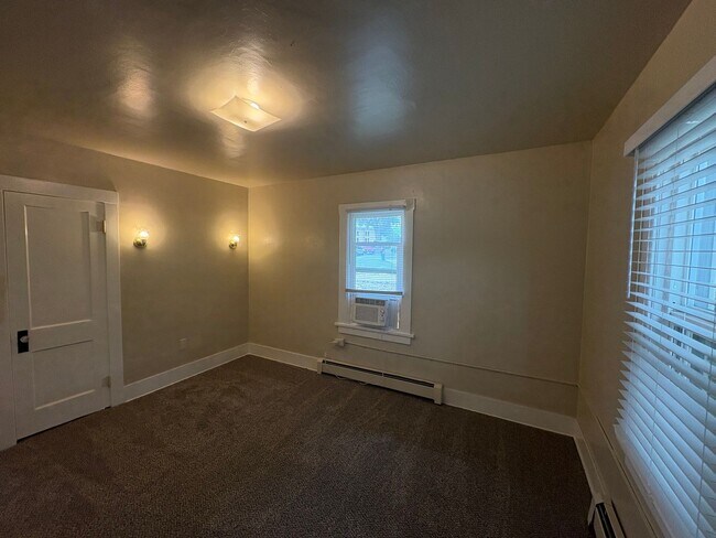 Building Photo - 929 22nd St