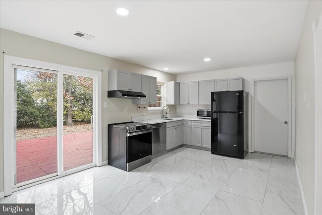 Building Photo - 3454 Tamarack Ct