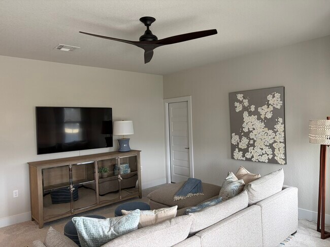 Building Photo - 142 Volterra Ln