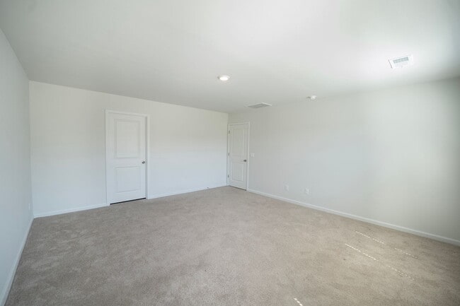 Building Photo - AVAILABLE NOW!