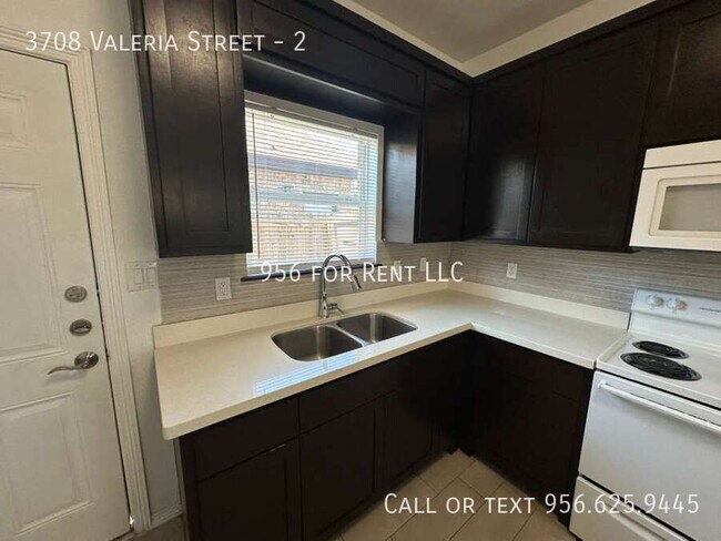 Building Photo - 3708 Valeria St