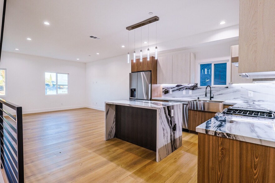 Building Photo - 4848 W 17th St