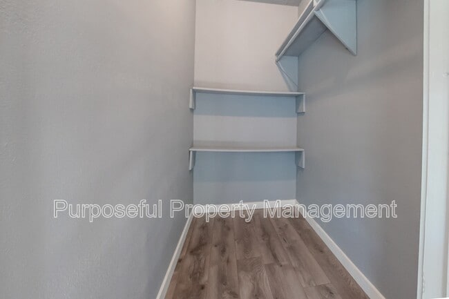 Building Photo - 516 Morrison Ave