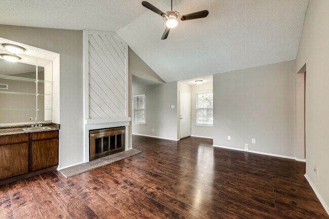 Building Photo - 1 Bedroom in Dallas, TX 75248