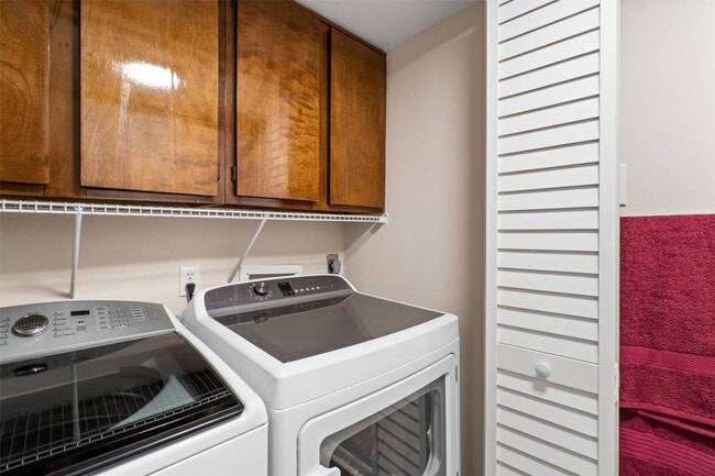 Building Photo - 8419 Hearth Dr