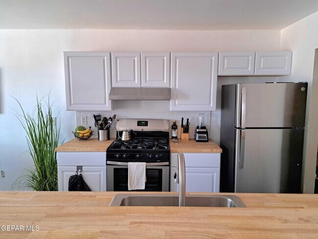 Building Photo - 817 Centennial Dr